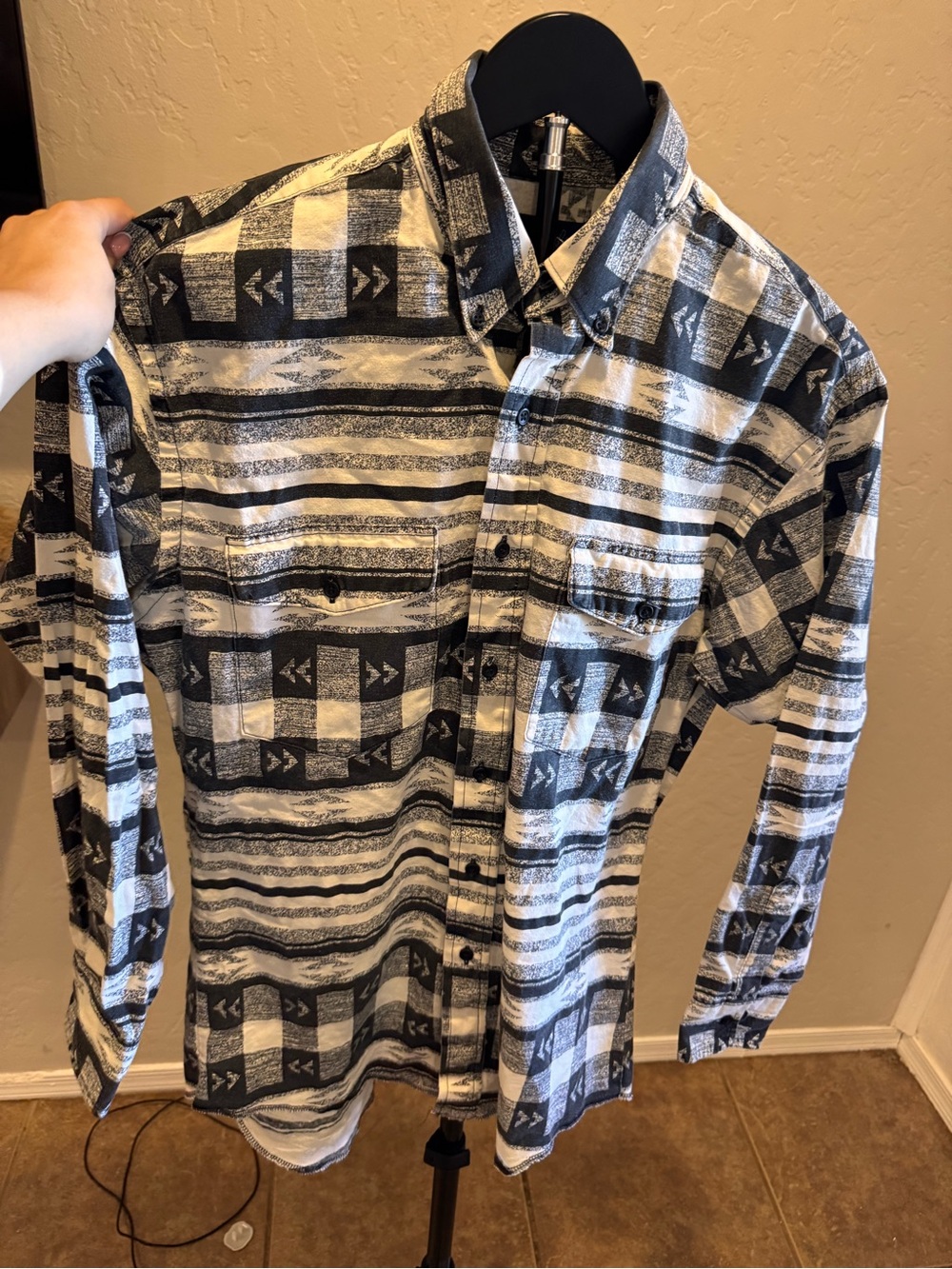 Vintage Wrangler Black & White Geometric Button-Down Shirt long Tail